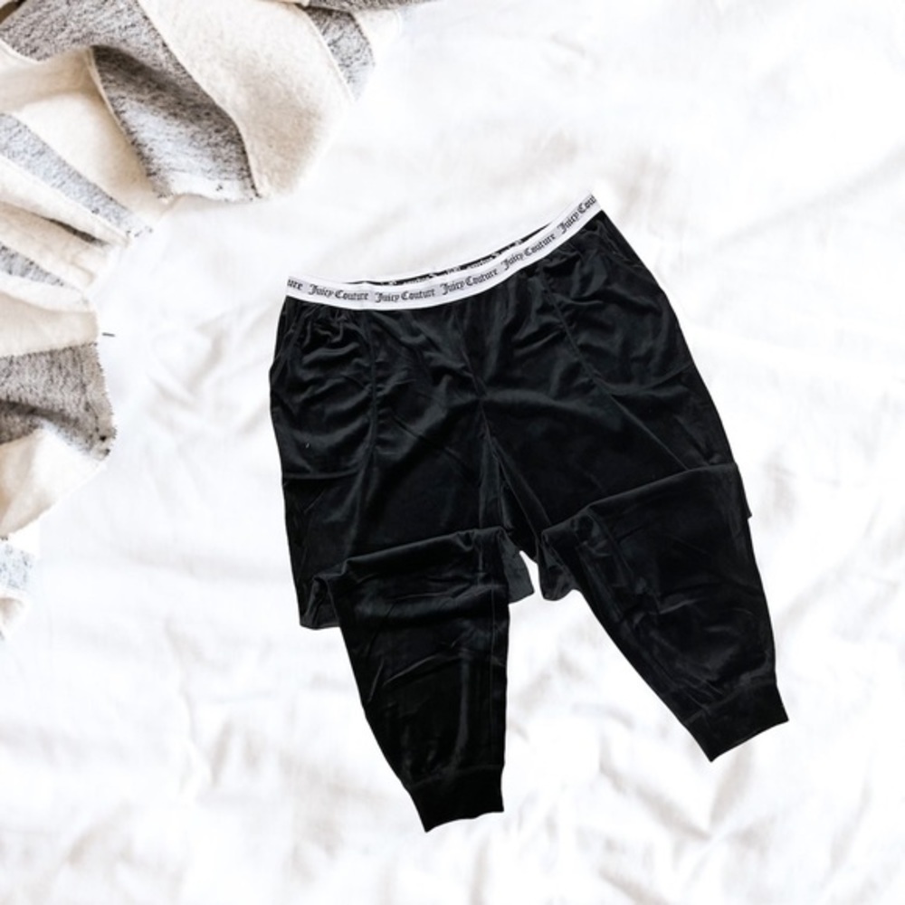 Juicy Couture Velour Jogger Pajama Set - Picture 4 of 6